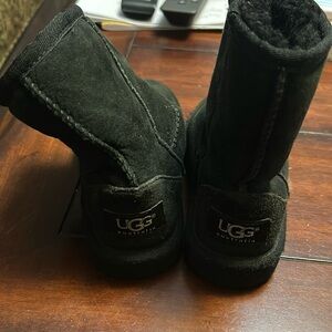 UGG Classic Boot, Girls or boy size 10 kids